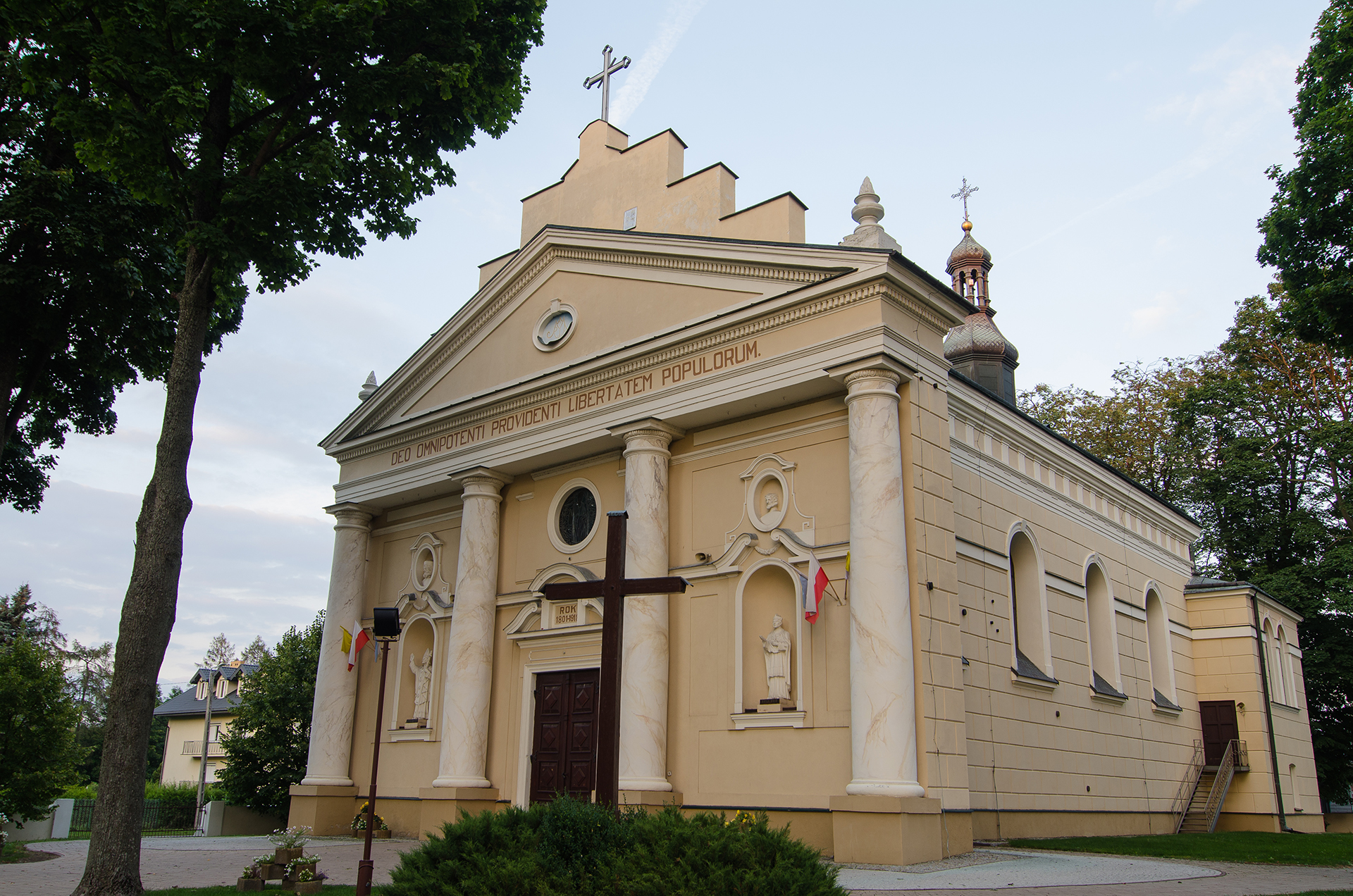 Parafia w Niedrzwicy Kościelnej - Kościół